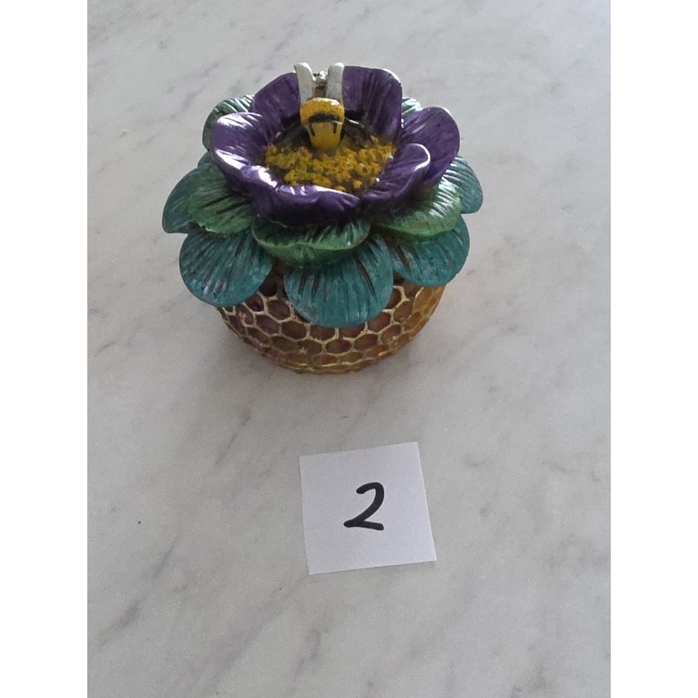 Handmade Resin Bee On A Honeycomb  Flower Decoration Gift Paperweight - Picture 7 of 9
